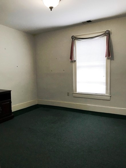 More Photos Of 303 S Loudoun St, Winchester Office For Lease