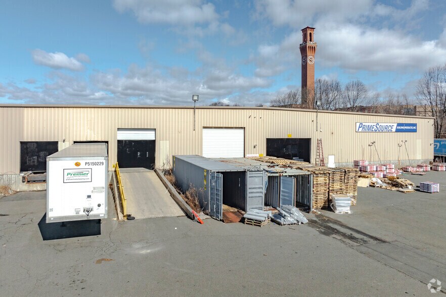 More Photos Of 45 Freight St, Waterbury Warehouse For Lease