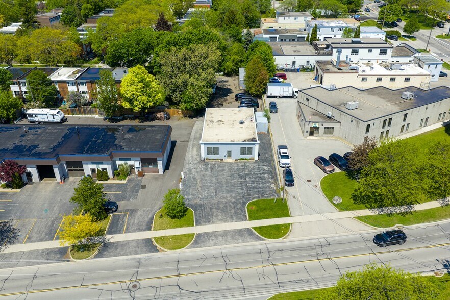 More Photos Of 2455 Industrial St, Burlington Warehouse For Sale