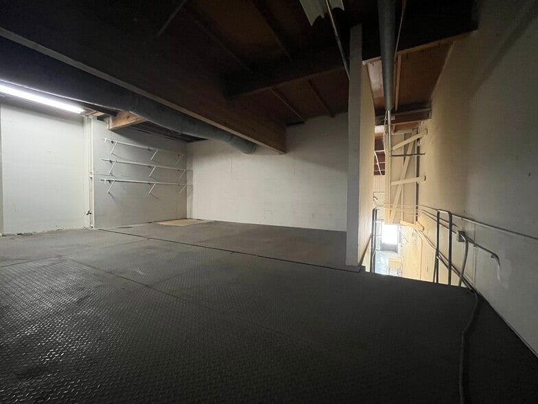 More Photos Of 21087 Cabot Blvd, Hayward Warehouse For Sale