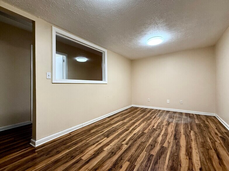 More Photos Of 8 Logan St, Carnegie Flex For Sale