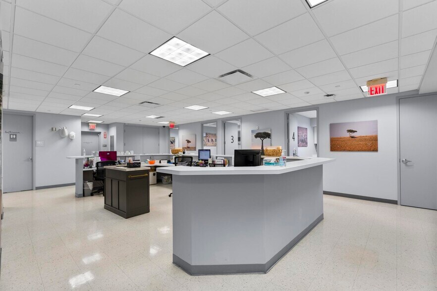 More Photos Of 745 Boston Post Rd, Darien Apartments For Sale