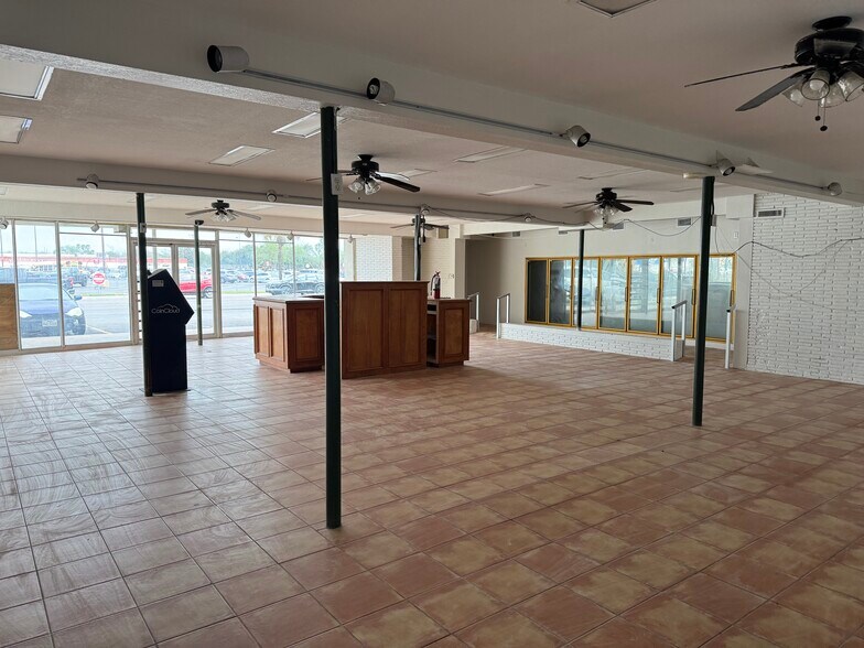 More Photos Of 764 Boca Chica Blvd, Brownsville Freestanding For Lease