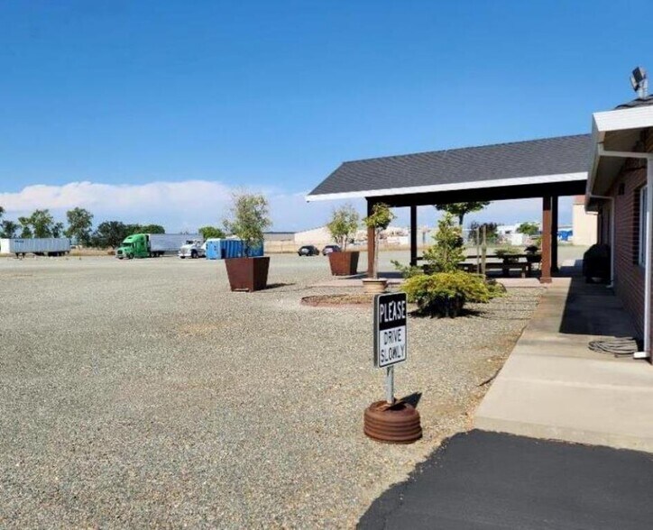More Photos Of 1287 Furneaux Rd, Olivehurst Office For Lease
