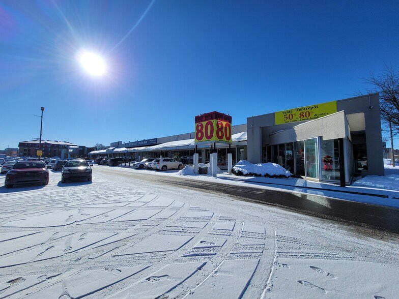 More Photos Of 1946-1990 Boul Le Corbusier, Laval Freestanding For Lease