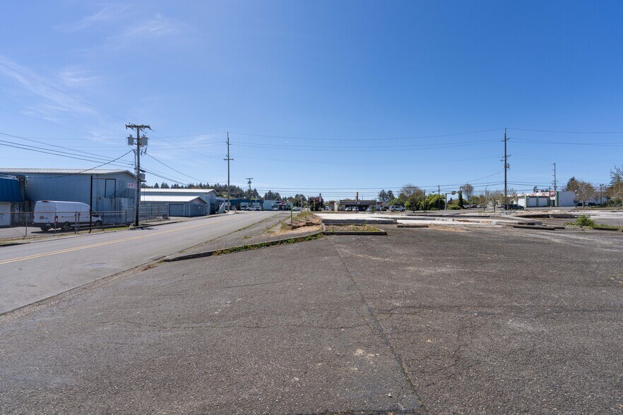 More Photos Of 1090 Newmark Ave, Coos Bay Land For Sale