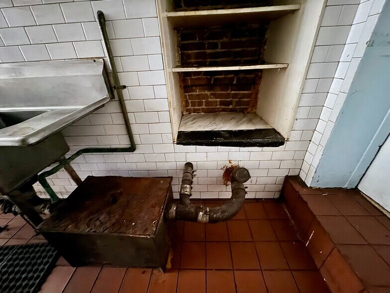 More Photos Of 393 Classon Ave, Brooklyn Storefront Retail Residential For Lease