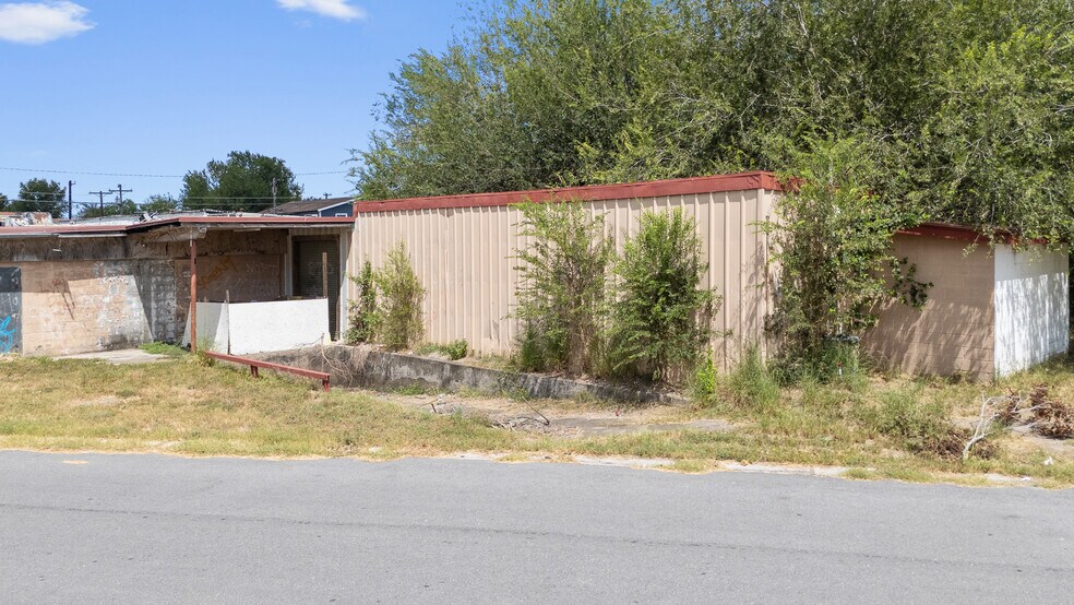 More Photos Of 375 W Robertson St, San Benito Light Manufacturing For Sale