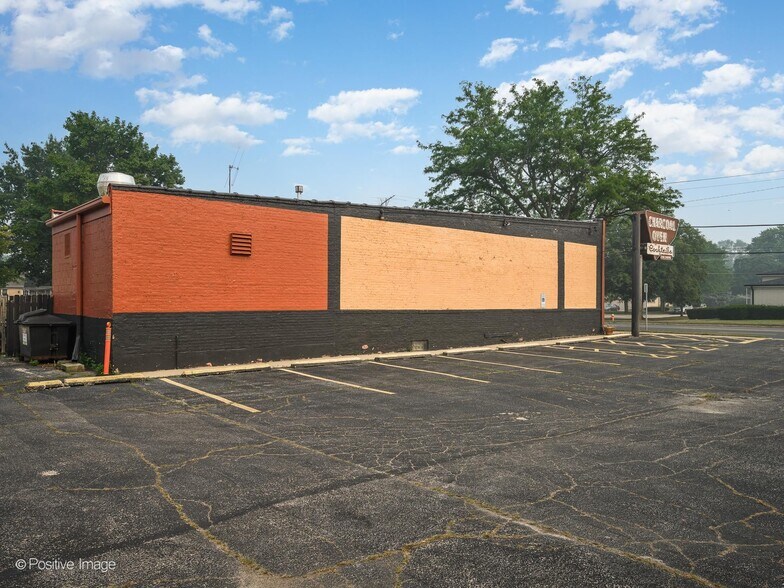 More Photos Of 4400 Golf Rd, Skokie Restaurant For Sale