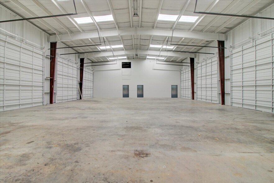 More Photos Of 4055 Old Dowlen Rd, Beaumont Warehouse For Lease