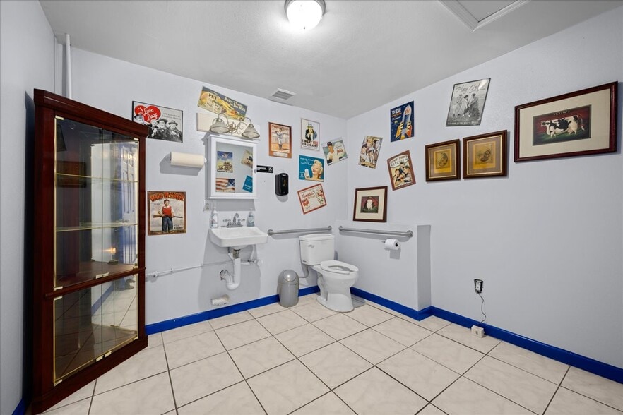 More Photos Of 413 Elm St, Welaka Freestanding For Sale