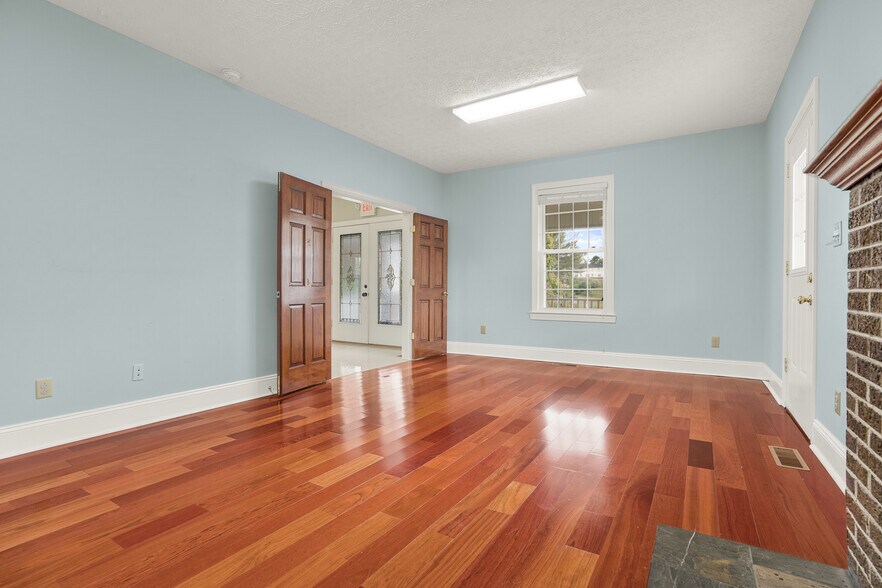 More Photos Of 6245 University Park Dr, Radford Office Residential For Sale