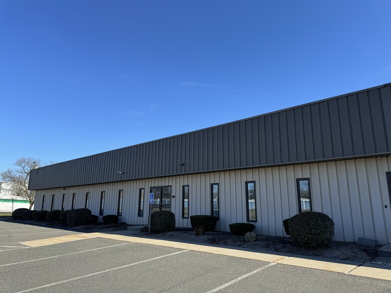 Primary Photo Of 21 Industrial Dr, South Hadley Manufacturing For Lease