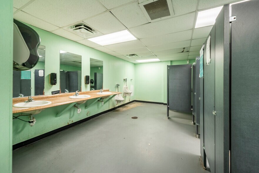 More Photos Of 5150 N State Road 7, North Lauderdale Refrigeration Cold Storage For Lease