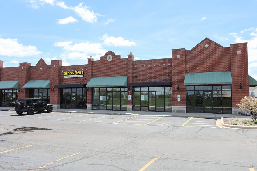 More Photos Of 1037-1061 W Orchard Rd, North Aurora General Retail For Lease
