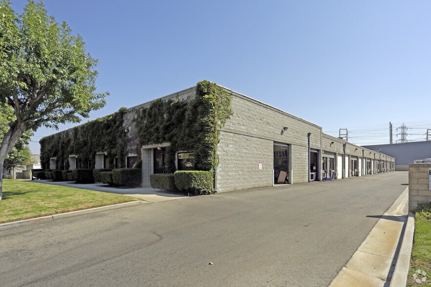 More Photos Of 28130 Avenue Crocker, Valencia Service For Lease