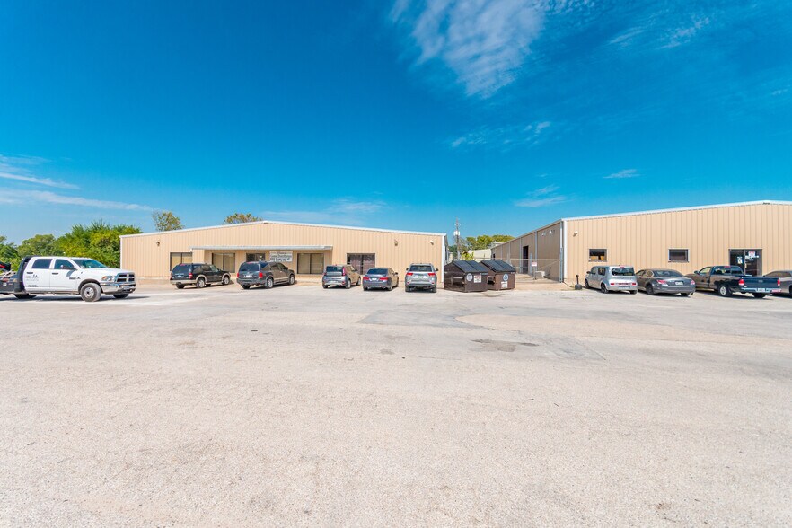 More Photos Of 9300 Brown Ln, Austin Warehouse For Lease
