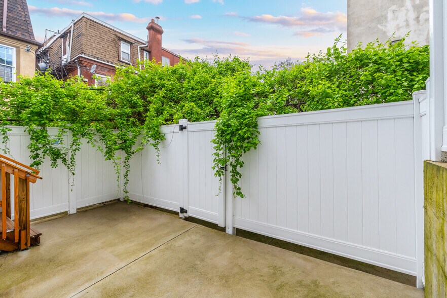 More Photos Of 1309 S 52nd St, Philadelphia Apartments For Sale