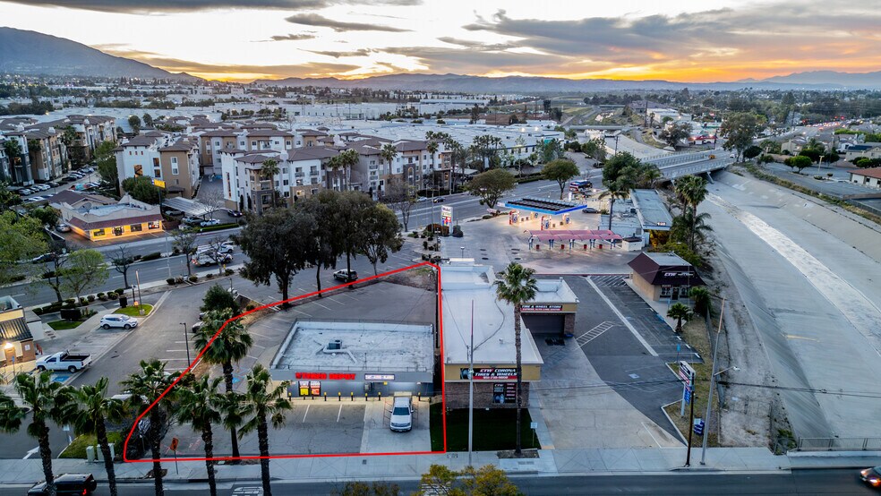 More Photos Of 620 N Main St, Corona General Retail For Sale