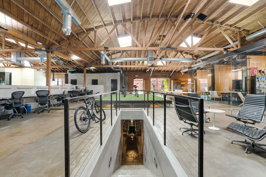 More Photos Of 2210 Broadway, Santa Monica Loft Creative Space For Lease