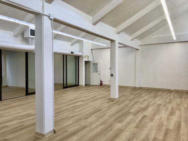 More Photos Of 686 Sacramento St, San Francisco General Retail For Lease