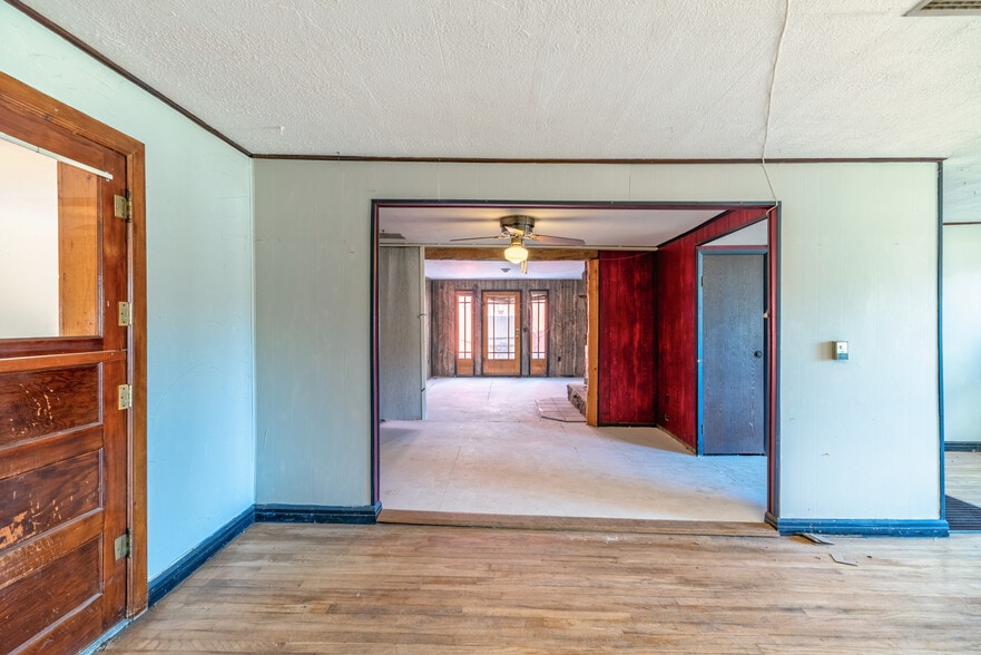 More Photos Of 121 Byers Ave, Hot Sulphur Springs Storefront Retail Residential For Sale