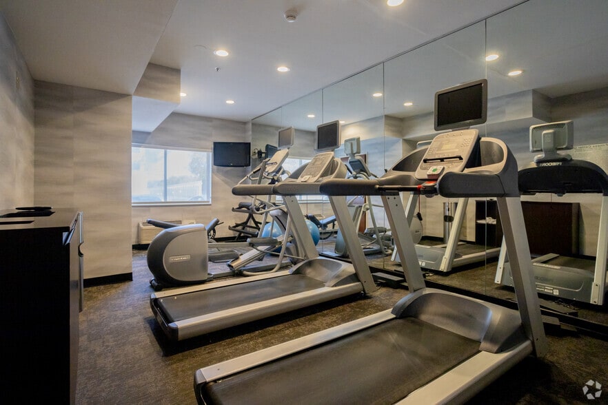 More Photos Of 2400 W Sam Houston Pky S, Houston Hotel For Sale
