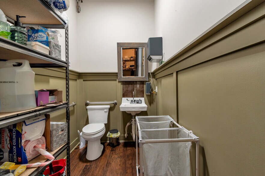 More Photos Of 179 E Moreno St, Buford General Retail For Sale