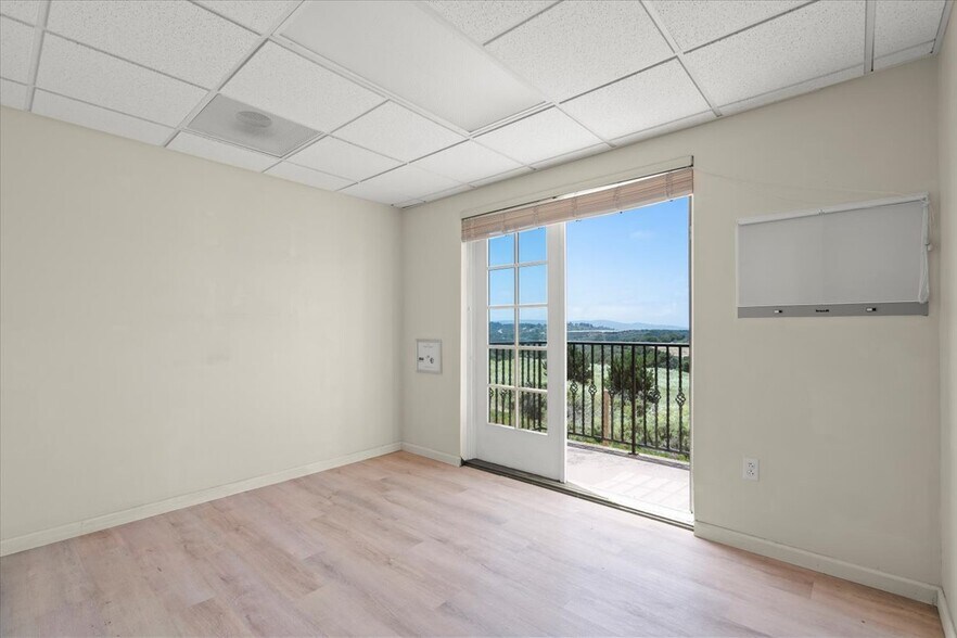 More Photos Of 10 Harris Ct, Monterey Medical For Sale