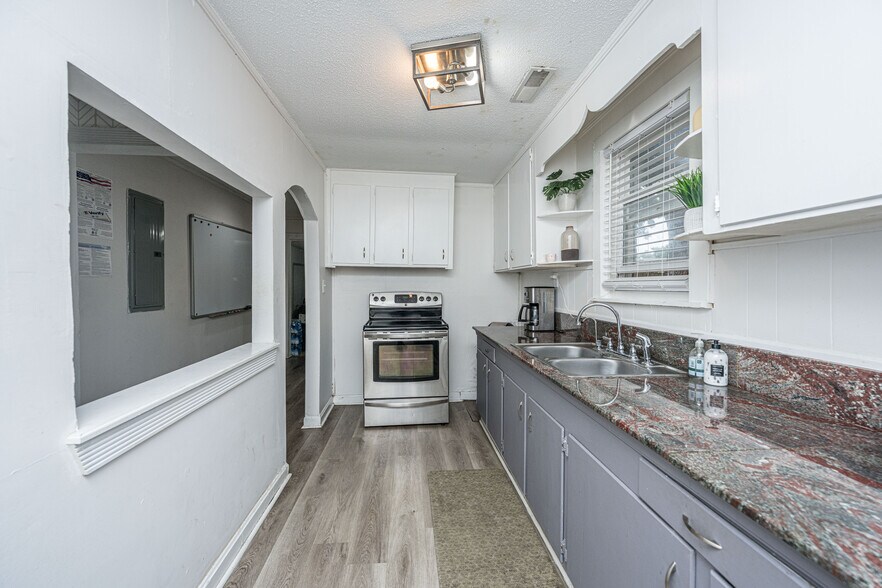 More Photos Of 2136 Easy St, North Charleston Freestanding For Sale