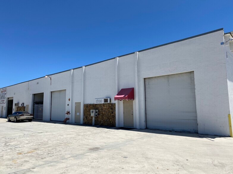More Photos Of 1700 Australian Ave, Riviera Beach Warehouse For Lease