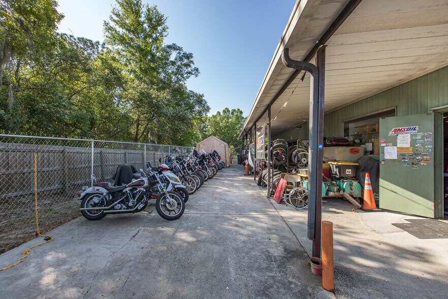 More Photos Of 17022 Cortez Blvd, Brooksville Auto Repair For Sale