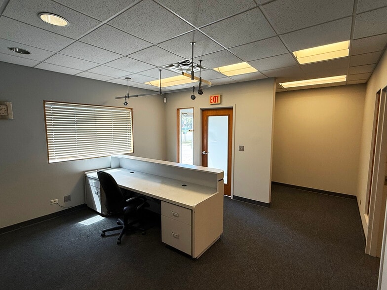 More Photos Of 450 Bennett Rd, Elk Grove Village Industrial For Sale