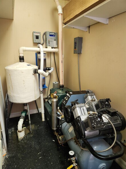 More Photos Of 681 Goodlette Rd N, Naples Medical For Lease