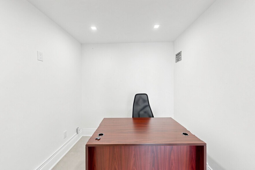 More Photos Of 1502 Speers Rd, Oakville Auto Repair For Lease