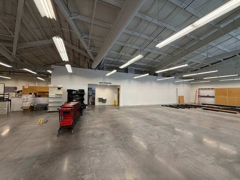 More Photos Of 9814 E Brainerd Rd, Ooltewah General Retail For Sale