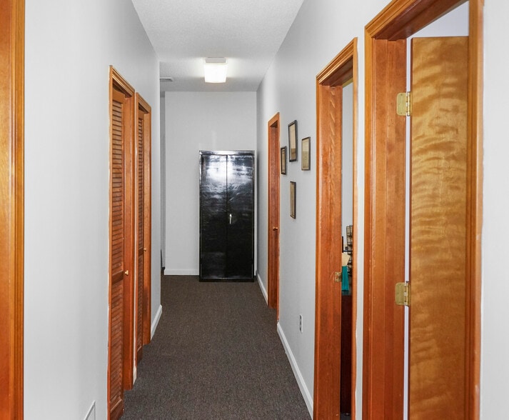 More Photos Of 20 S Anguilla Rd, Pawcatuck Office For Sale