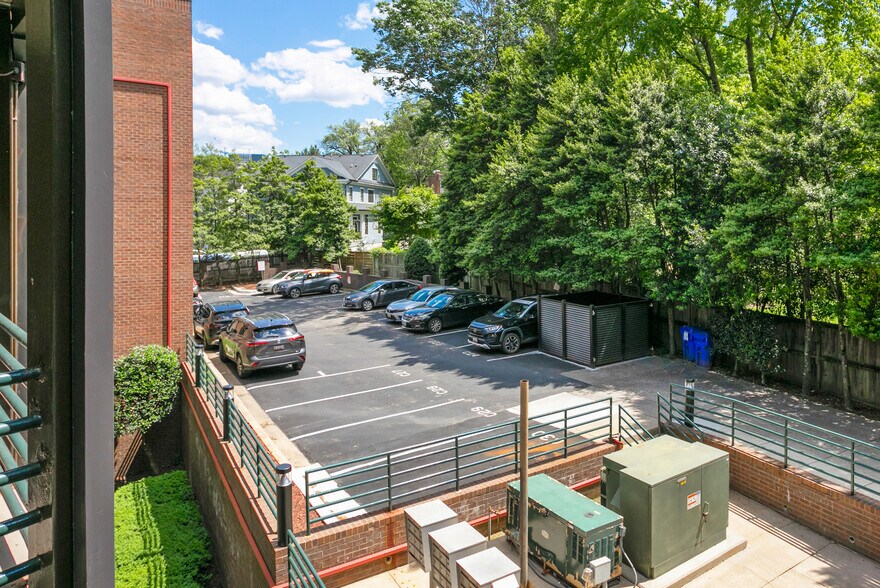 More Photos Of 7960-7990 Old Georgetown Rd, Bethesda Medical For Lease