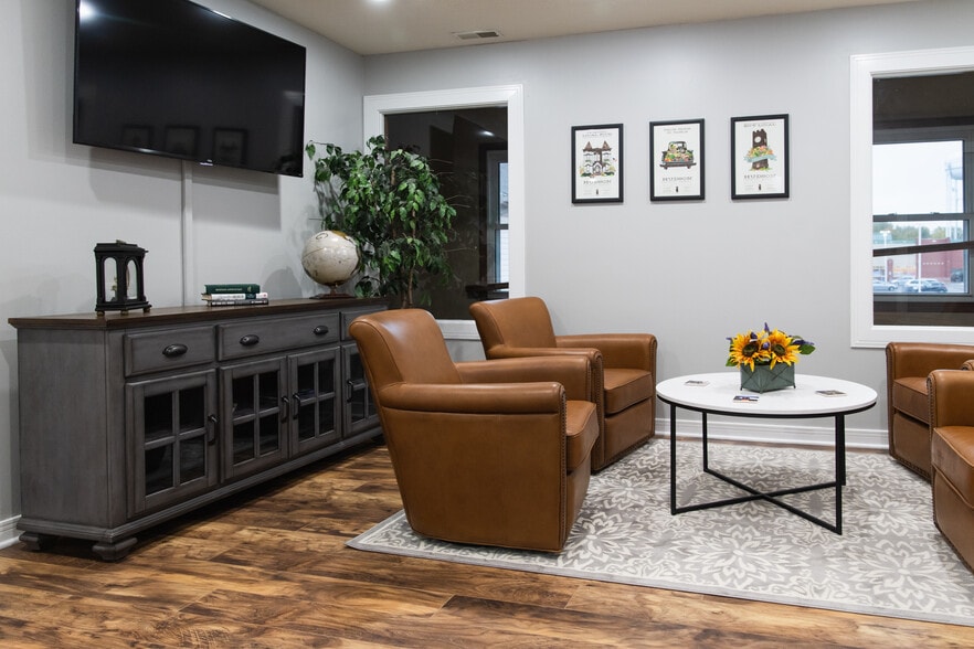 More Photos Of 45 N Chillicothe Rd, Aurora Office For Lease