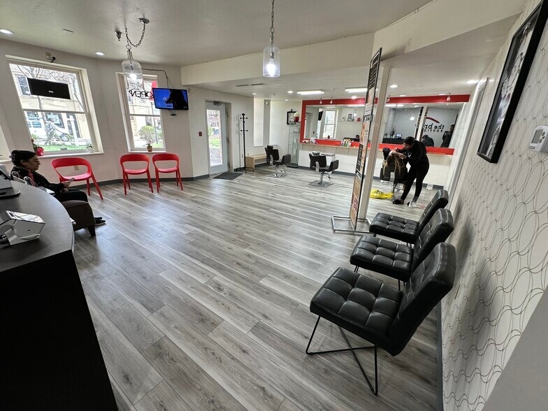 More Photos Of 212 W Gorham St, Madison Storefront Retail Residential For Sale