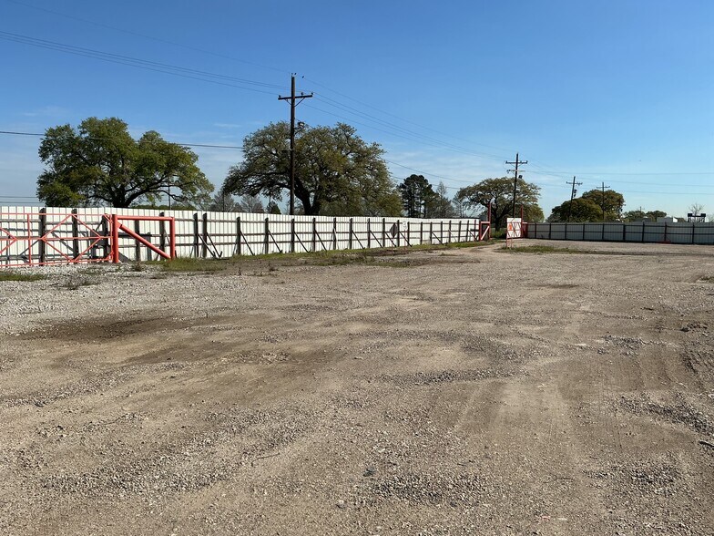 More Photos Of 3021 Hwy 190 W, Port Allen Land For Lease