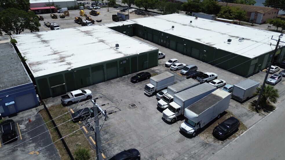 More Photos Of 350-382 NE 191st St, Miami Warehouse For Lease