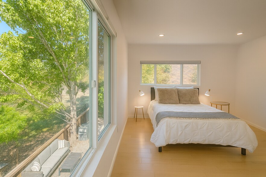 More Photos Of 1337 Creekside Ct, Healdsburg Multifamily For Sale