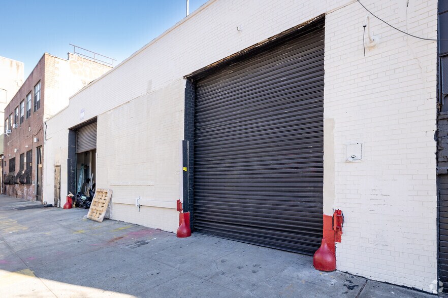More Photos Of 272-280 Seigel St, Brooklyn General Retail For Lease