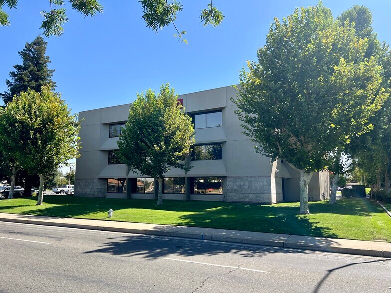 More Photos Of 5401 California Ave, Bakersfield Office For Lease