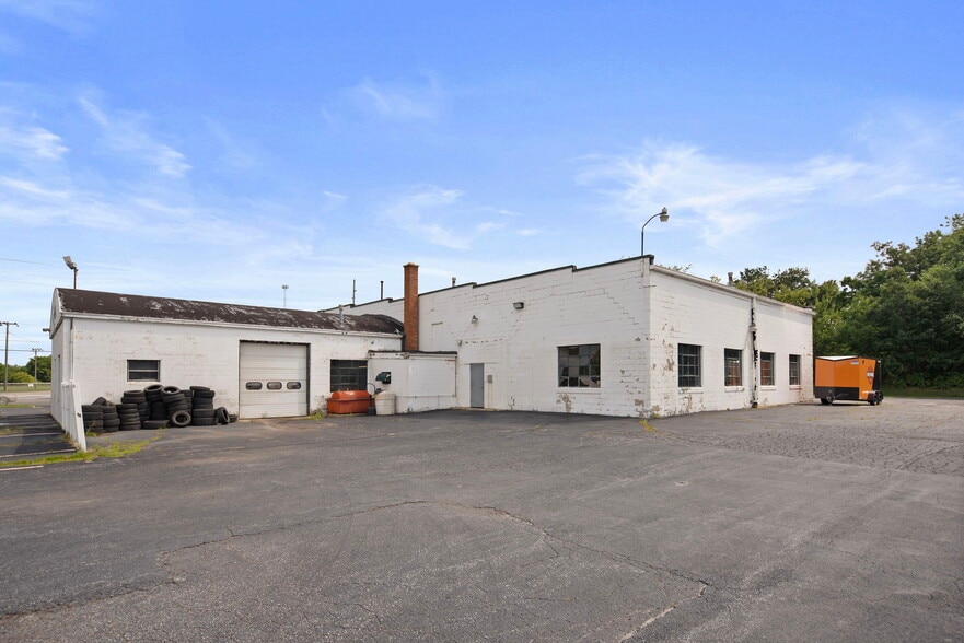 More Photos Of 6736 Us Highway 12, Three Oaks Auto Dealership For Sale