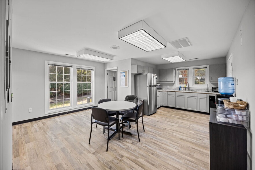 More Photos Of 44 Shoreline Dr, New Bern Medical For Sale