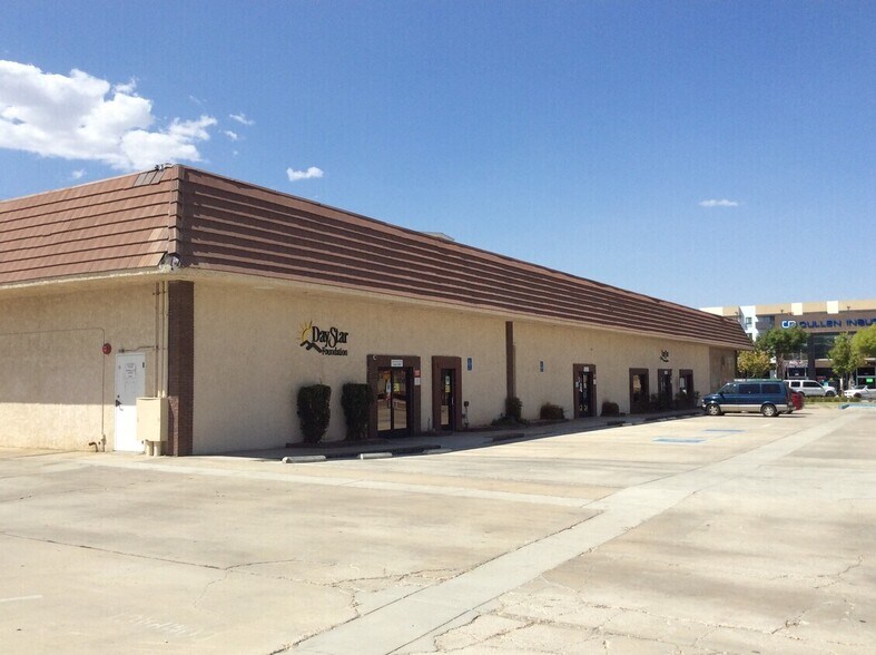 Primary Photo Of 640-646 W Lancaster Blvd, Lancaster Storefront Retail Office For Sale