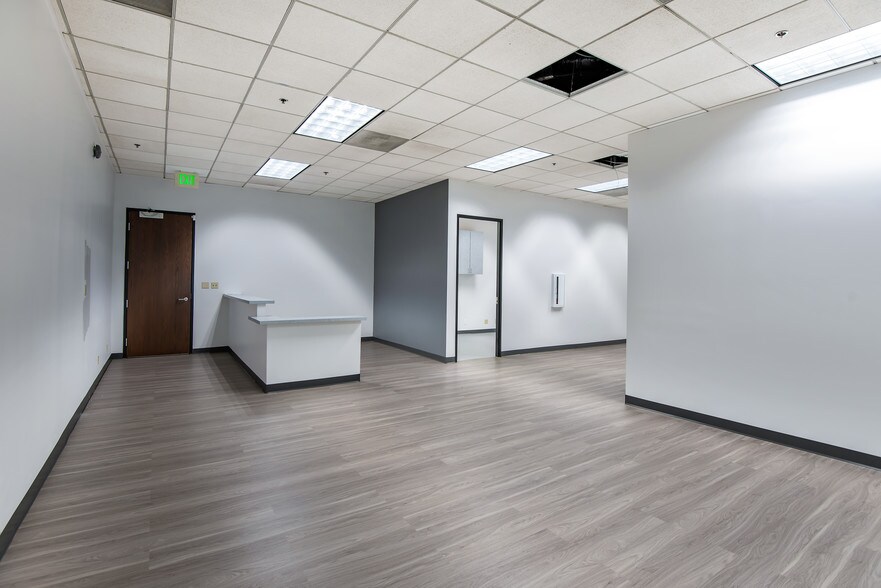 More Photos Of 5550 Topanga Canyon Blvd, Woodland Hills Office For Lease