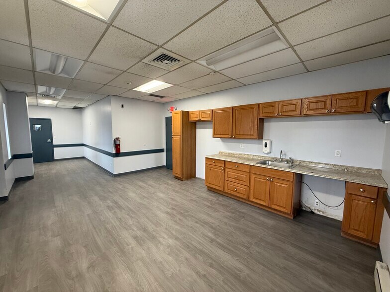 More Photos Of 182 Commerce St, East Haven Manufacturing For Lease